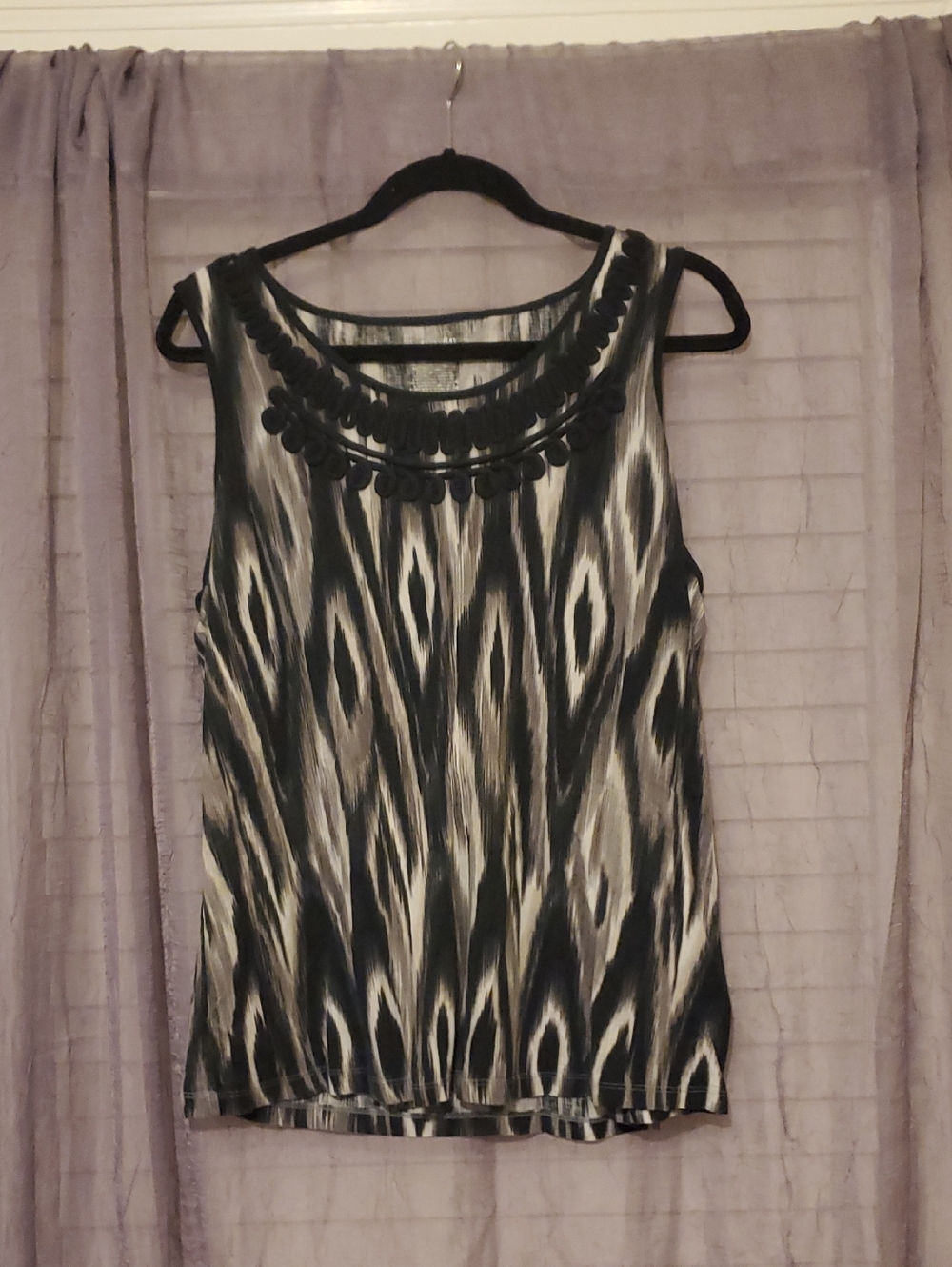 Women's Black & White Sleeveless Patterned Tank with Decorative Neckline